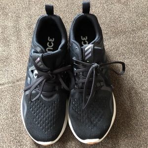 BRAND NEW Adidas Edge Bounce Sneaker